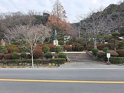 丸の内公園 646m