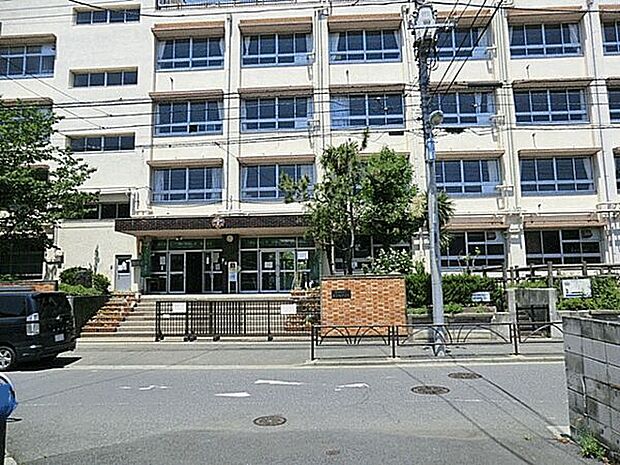 葛飾区立東金町中学校（約56m）