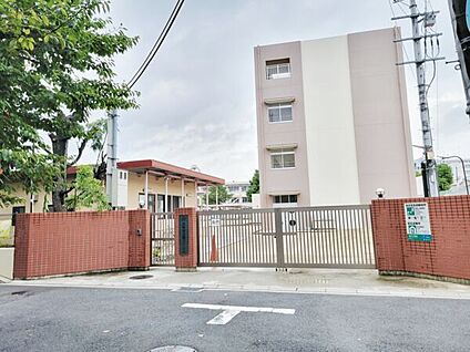尼崎市立塚口中学校 2069m