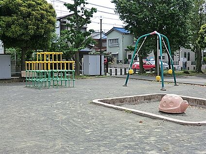 川崎市立渡田中学校 546m