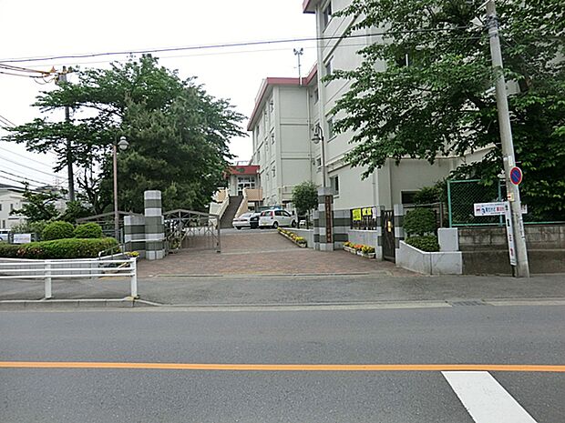 さいたま市立文蔵小学校(約515m)