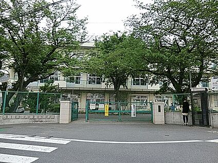 町田市立町田第五小学校 985m
