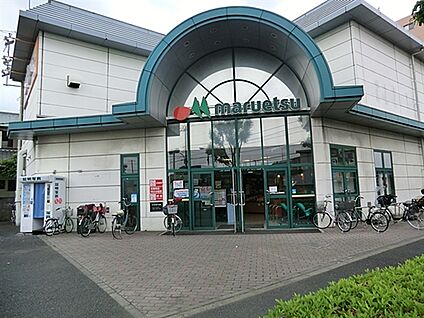 マルエツ足立入谷店 1352m