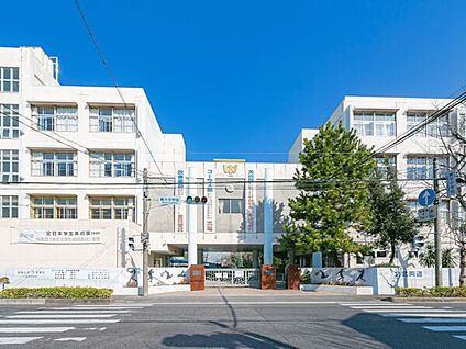 川口市立青木中学校 1587m