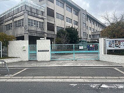 寝屋川市立中木田中学校 1386m