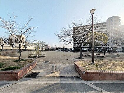 府営住宅深沢地区公園 671m