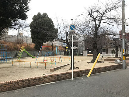 成育西公園 608m