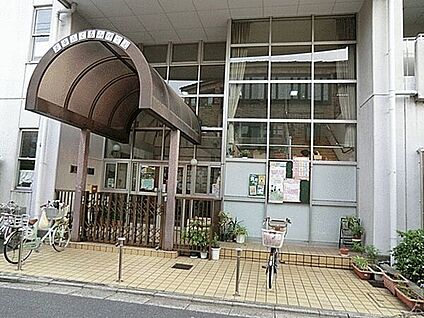 蕨市立くるみ保育園 56m