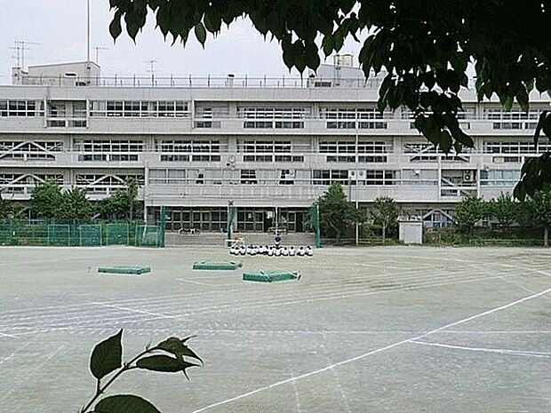 国分寺市立第二中学校（約699m）