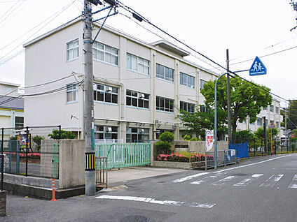 高槻市立磐手小学校 1356m