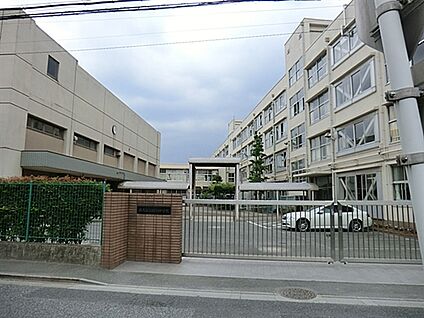 練馬区立田柄中学校 880m