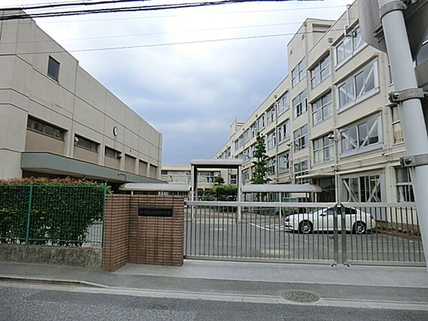 練馬区立田柄中学校(約880m)