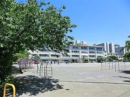 川崎市立南河原中学校 790m
