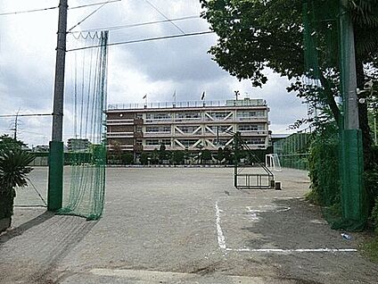 戸田市立新曽小学校 334m