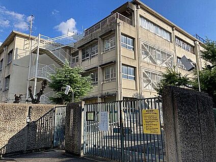 門真市立上野口小学校 306m