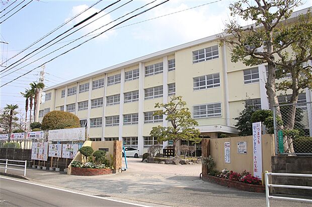 福岡市立長尾中学校(約546m)
