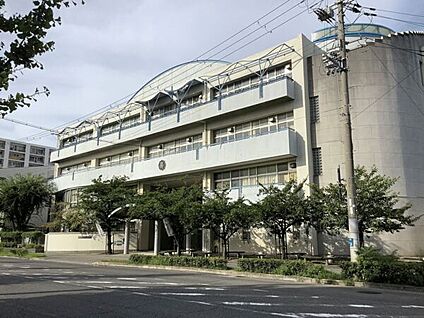 神戸市立魚崎中学校 270m