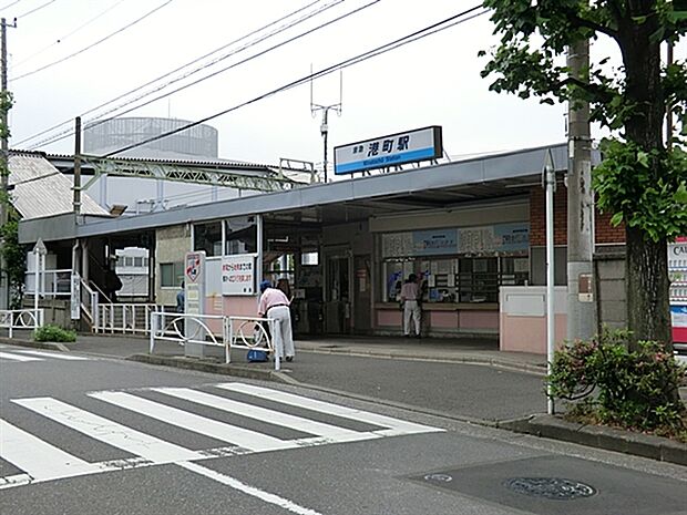 京浜急行電鉄「港町」駅(約800m)