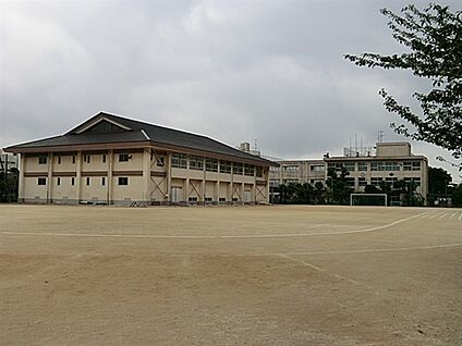 市川市立第一中学校 1328m