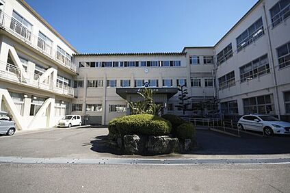 一宮市立富士小学校 473m