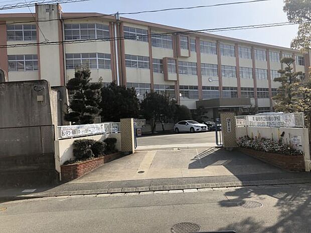 福岡市立田島小学校(約1,061m)