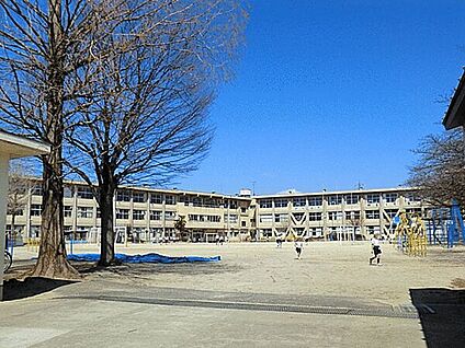 松戸市立小金北小学校 703m