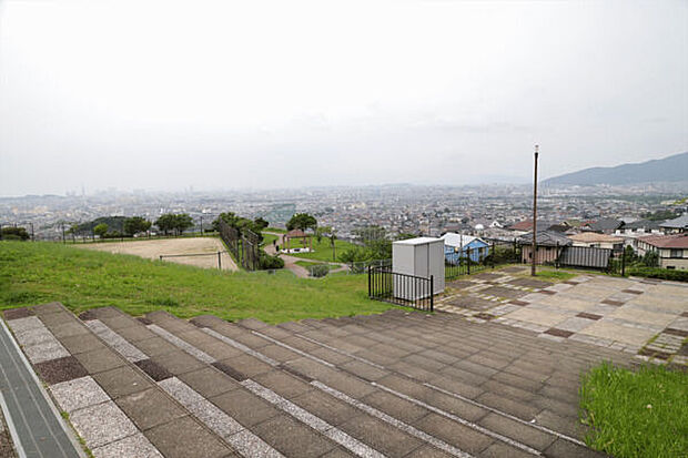 生松台中央公園(約377m)