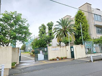 尼崎市立大庄北中学校 674m