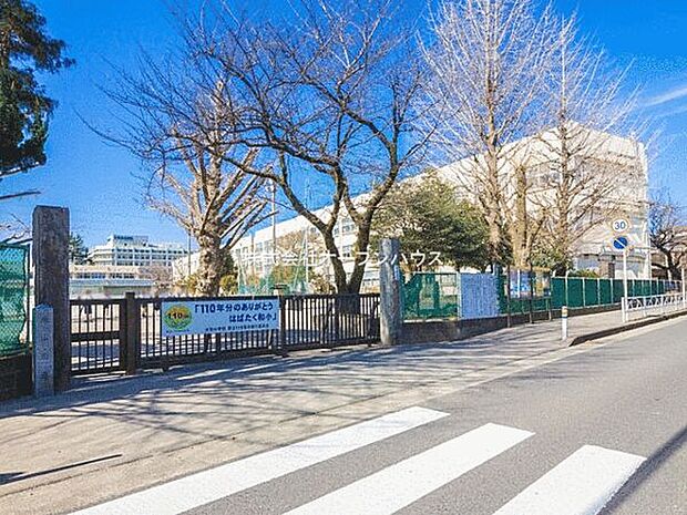 大和市立大和小学校(約833m)