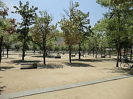 並木元町公園 832m
