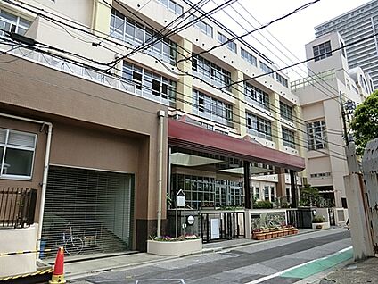 荒川区立南千住第二中学校 223m