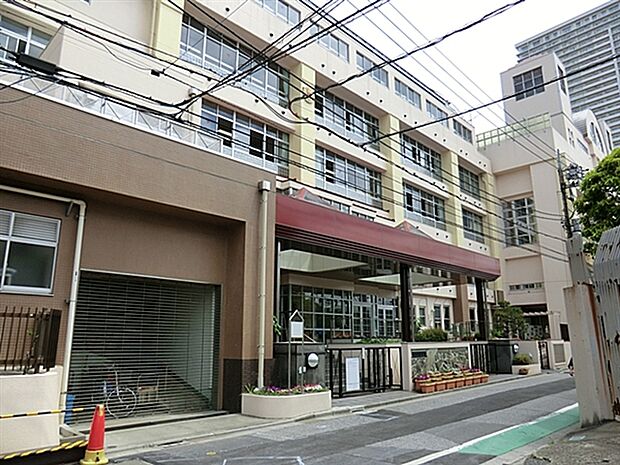 荒川区立南千住第二中学校(約223m)