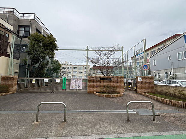 足立区立寺地小学校(約490m)