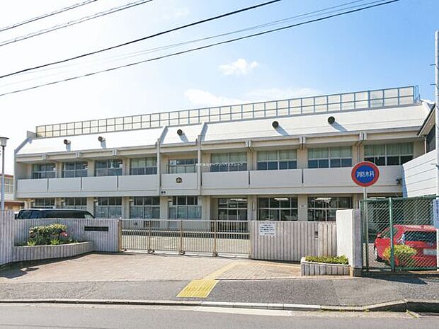 横浜市立緑が丘中学校(約2,122m)
