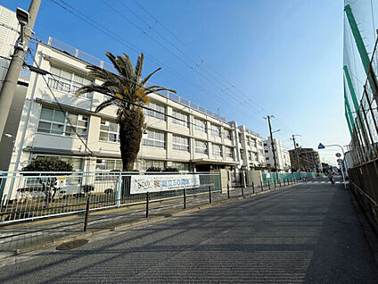大阪市立矢田西小学校 452m