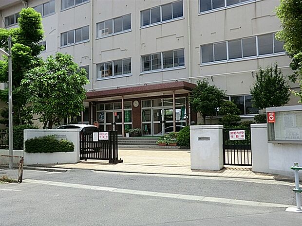 葛飾区立新宿中学校(約624m)