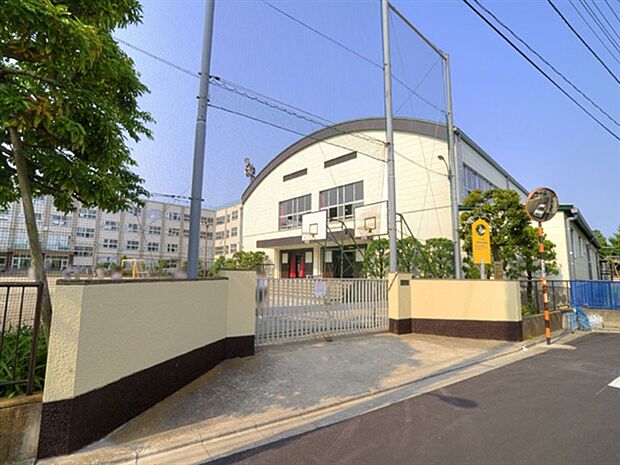 足立区立第六中学校(約636m)