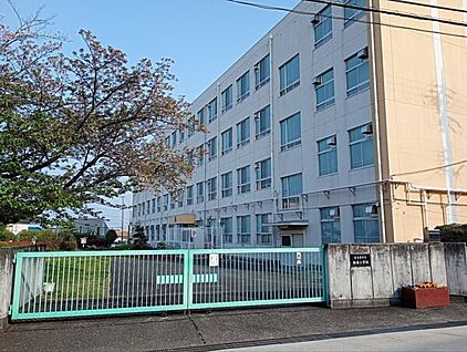 名古屋市立極楽小学校 709m