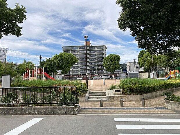 たかとり公園(約597m)