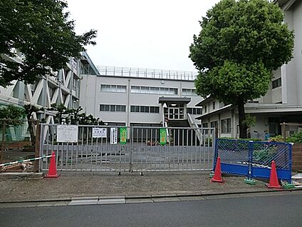 三鷹市立第五中学校 980m