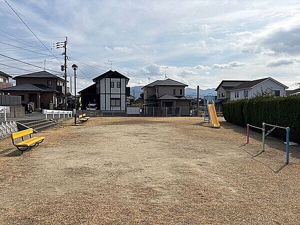 アンビシャス広場(約609m)