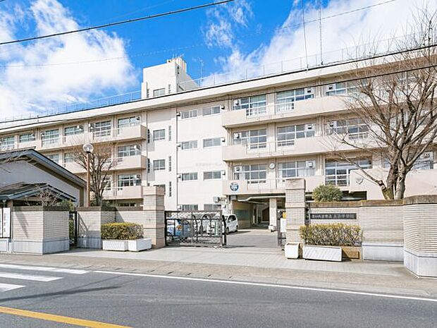 さいたま市立土合中学校(約564m)