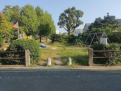 警弥郷公園 187m
