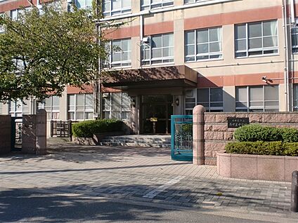 名古屋市立あずま中学校 1217m