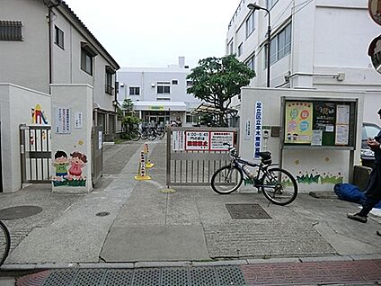 本木東保育園 637m