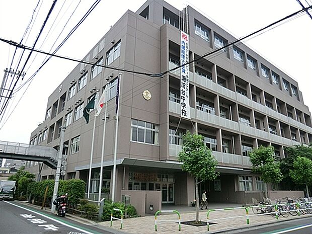 荒川区立第三日暮里小学校(約427m)