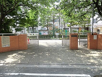 足立区立蒲原中学校 707m