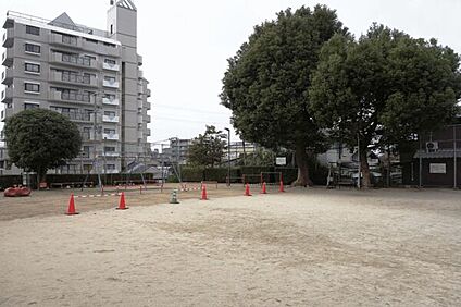 栄町公園 629m