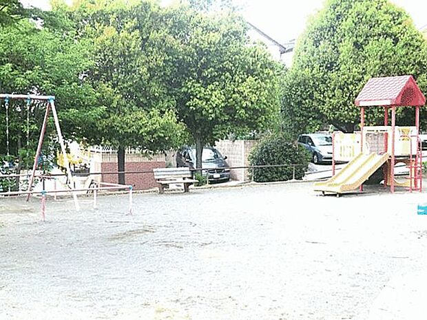 美しが丘西山王坂公園(約669m)