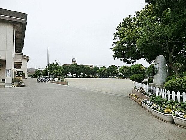 座間市立旭小学校(約481m)